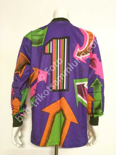 Nike in Prüfung aus der Saison 1992 von Stefan Klos Nike in Prüfung aus der Saison 1992 von Stefan Klos