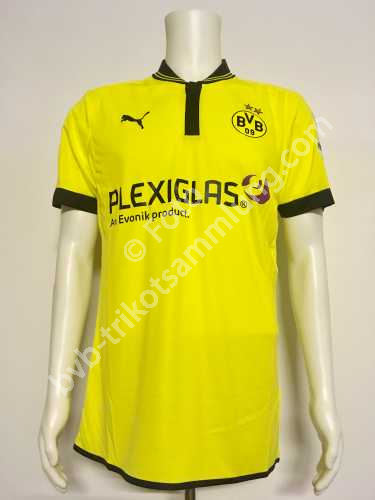 Puma Spielertrikot aus der Saison 2012 von Mats Hummels  Puma Spielertrikot aus der Saison 2012 von Mats Hummels